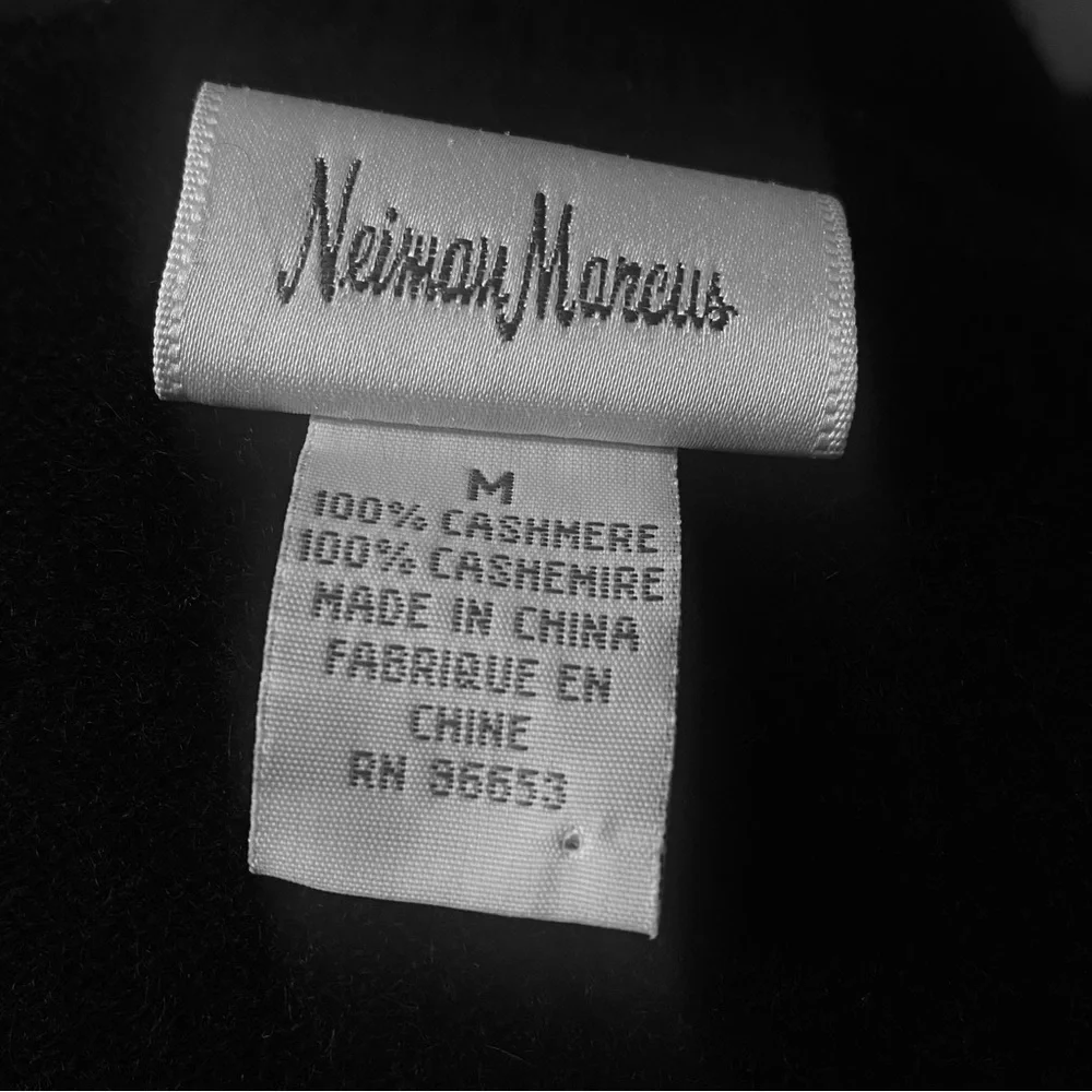 Neiman Marcus Black 100% Cashmere Cardigan Sz M - Picture 7 of 8